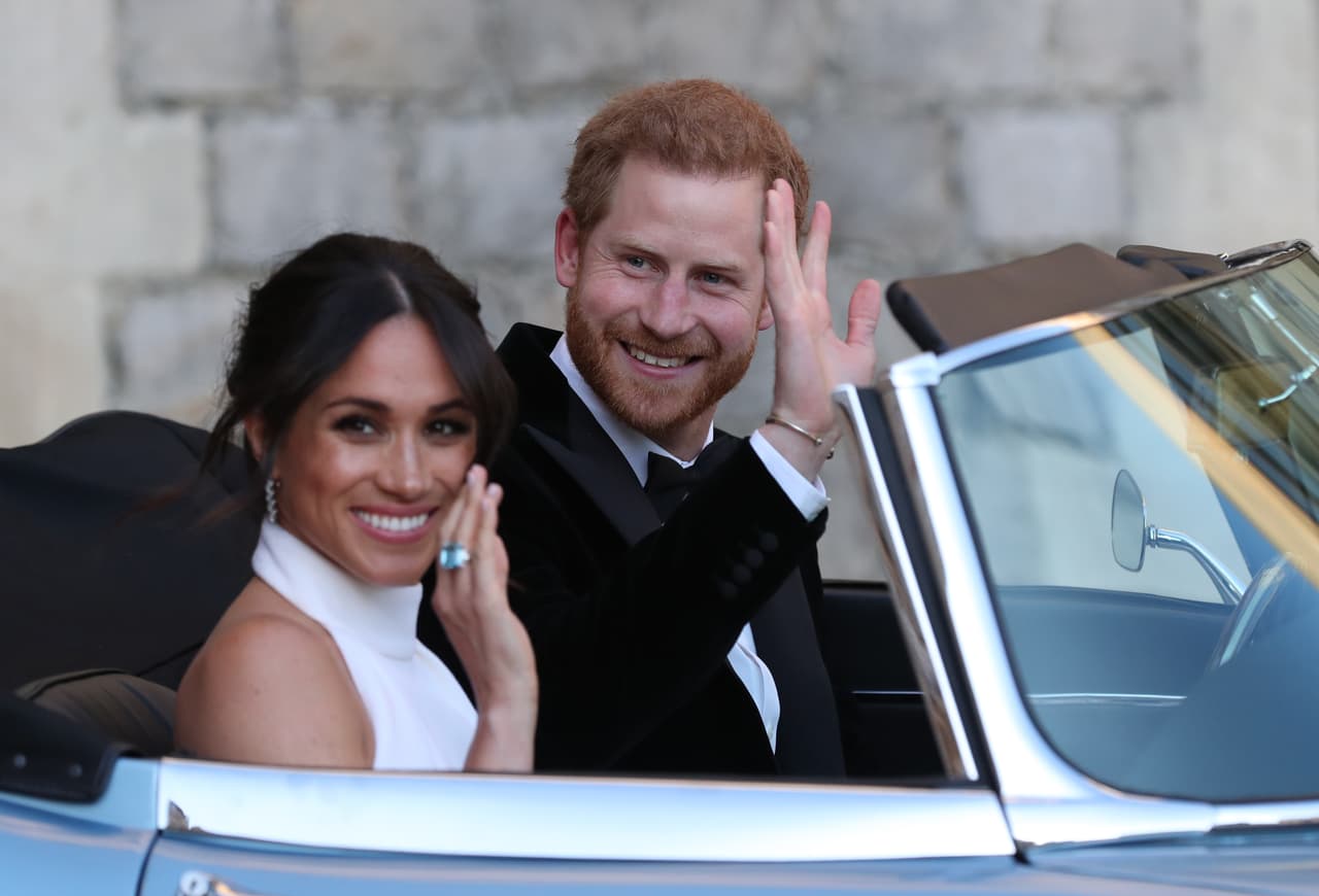 Esta joya fue también repartida entre los hijos de Diana y fue en el 2018 cuando se volvió a ver dicho anillo luego de que Meghan Markle lo usara durante la recepción de su boda con el Príncipe Harry.