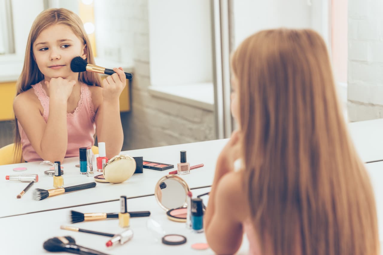 La investigación arrojó datos en los que, entre 15 mil padres de niñas, de entre nueve y 12 años, afirmaban que sus hijas ya comenzaban a desarrollar interés por su apariencia y productos de belleza.