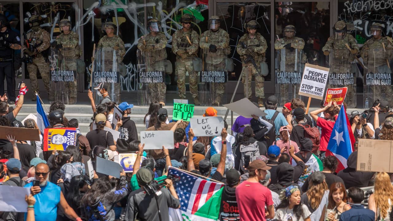 Cronología: cómo una redada frente a un Home Depot motivó a la masiva movilización ‘No Kings’ en EEUU