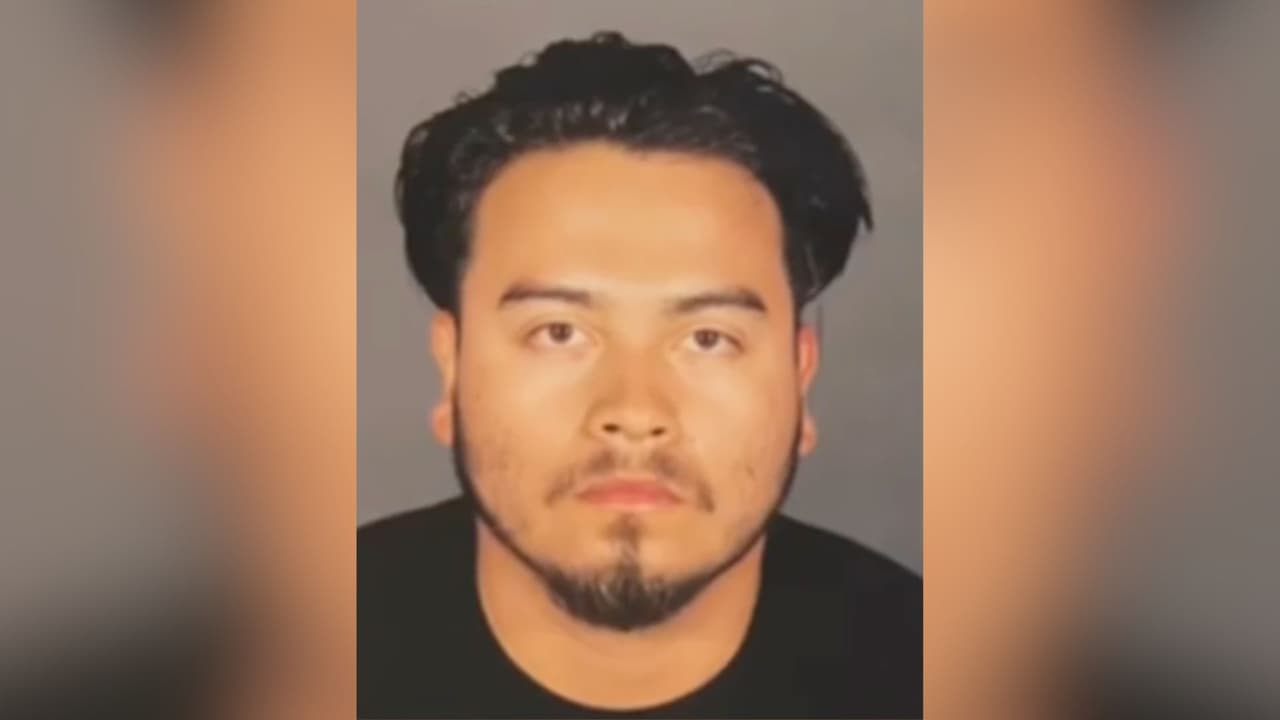 Falso agente federal de inmigración es arrestado: tenía armas y documentos falsos