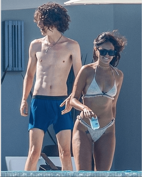 Muchos se emocionaron cuando vieron a Eiza González y Timothée Chalamet disfrutando de un viaje en Cabo San Lucas, en algo que parecía el inicio de un nuevo romance. El gusto duró poco, casi como las vacaciones y ahora ambos disfrutan de sus amores por separado. Eso sí, su viaje juntos queda como el romance del verano del 2020.