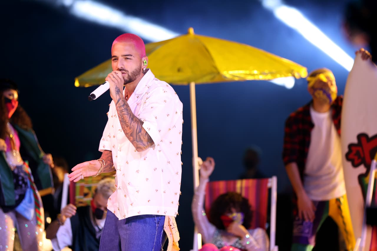 Maluma Baby llegó a ponerle sabor al escenario luciendo su nueva cabellera rosa e interpretando un pequeño popurrí de sus éxitos.