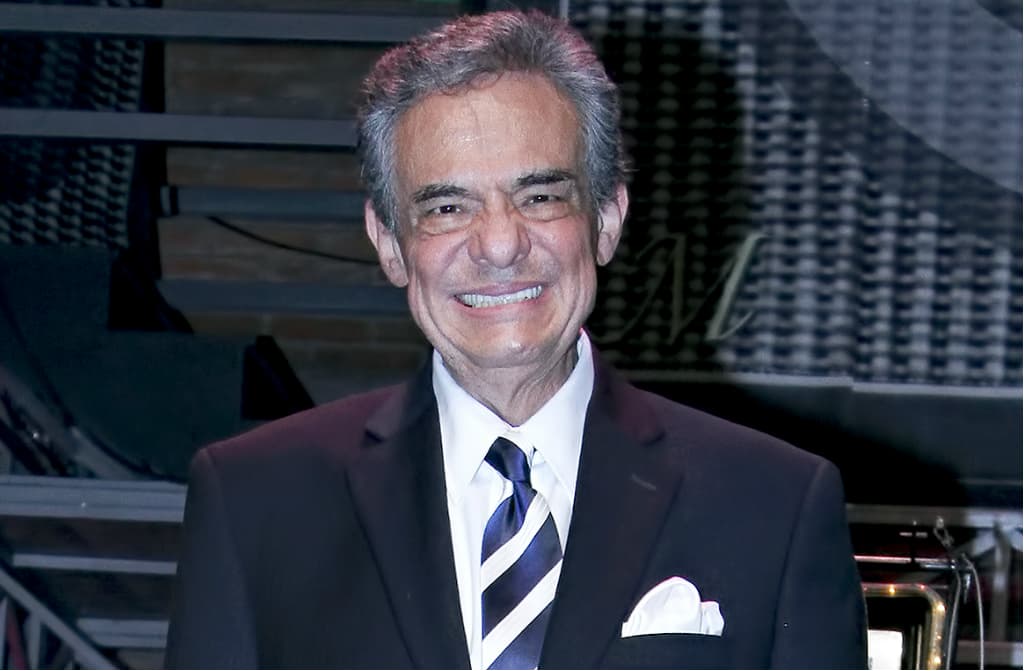 José José es un cantante, autor, actor y productor musical mexicano, conocido en el mundo del espectáculo como el "Príncipe de la canción".