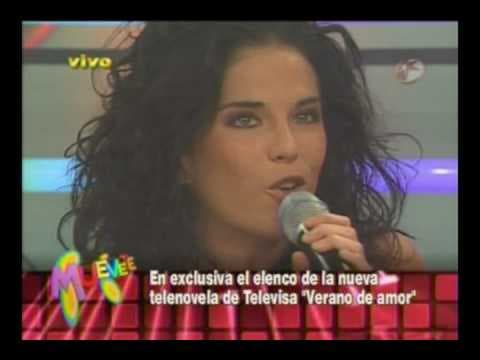 Su primer papel protagónico fue en la telenovela "Verano de amor".