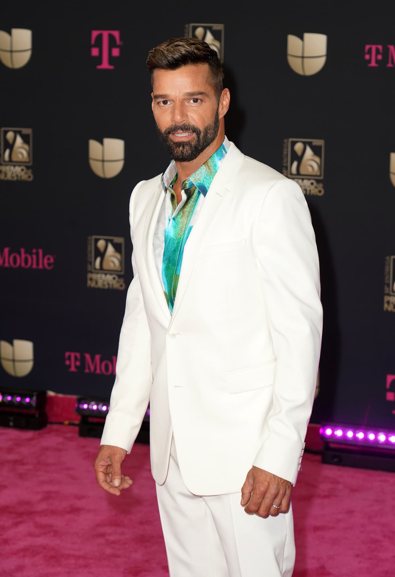 A finales del 2019, Ricky Martin confirmó haberse convertido en papá por cuarta ocasión y para celebrar los primeros seis meses de vida del pequeño Renn, el cantante boricua compartió imágenes de su bebé. 
<br>