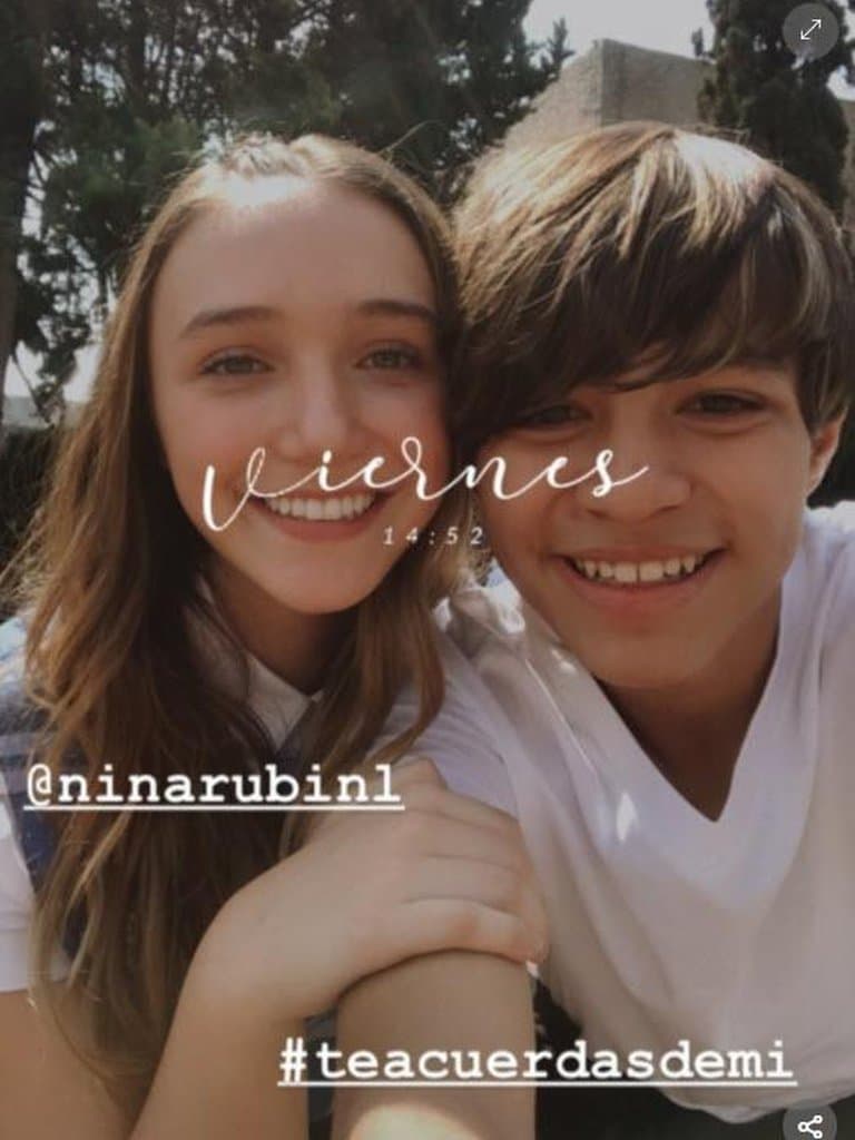 La noticia sorprendió a todos sus seguidores. Y ahora, Nina, quien ha documentado cada momento que vive durante sus primeras grabaciones, compartió una fotografía con el actor que tendrá su primer beso, Alessio Alentini.