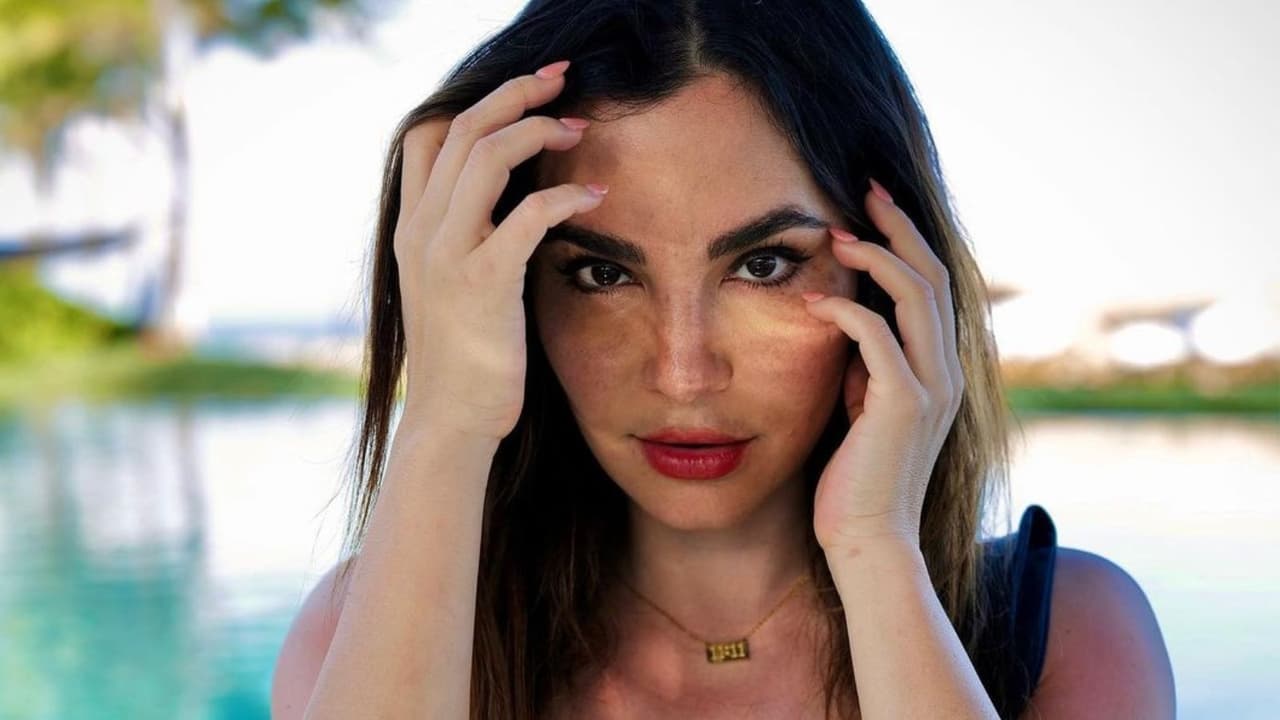 Martha Higareda presume vacaciones en Hawái