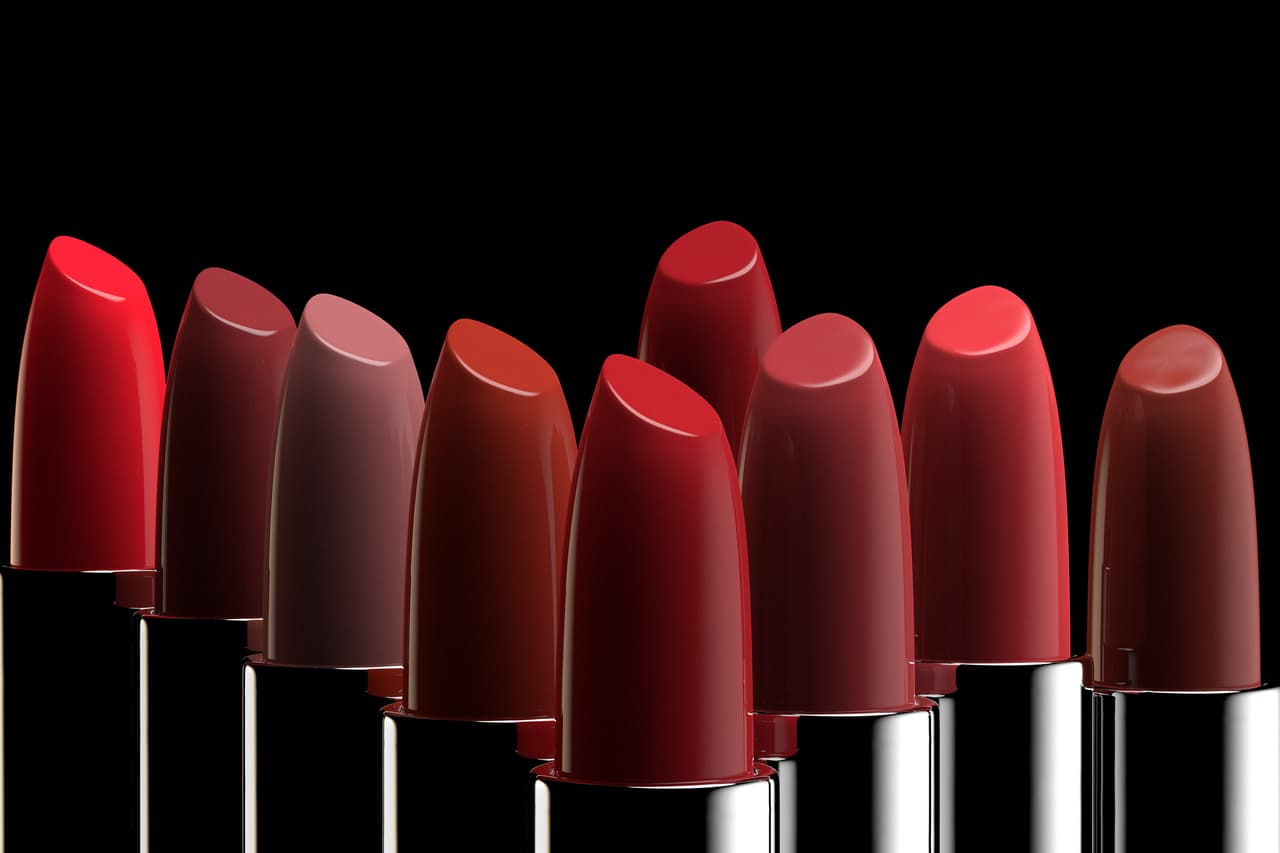 Labial. Los tonos nude, rojo quemado y vino harán que tu piel luzca natural.