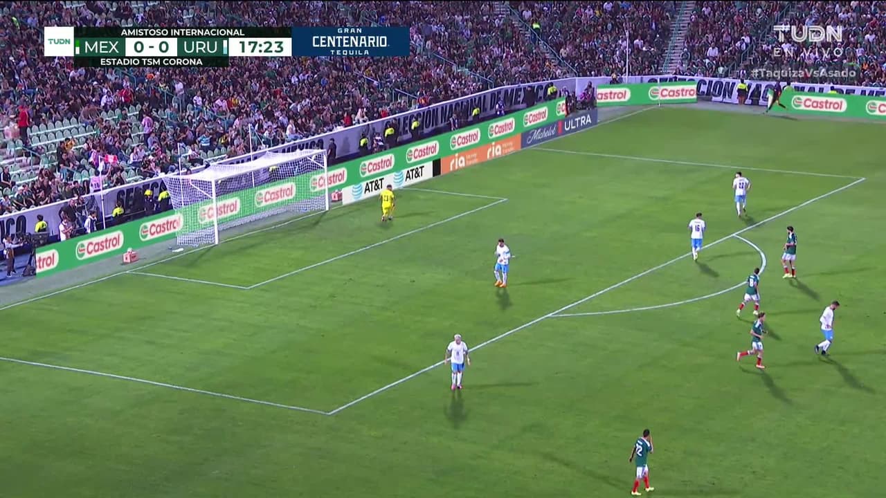 ¡TIRO ATAJADO! disparo por Roberto Alvarado.