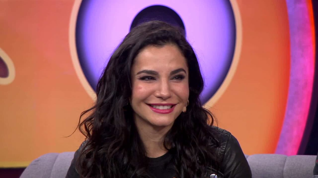 Martha Higareda ‘trató’ de ser sexy durante una filmación y terminó, ¡con los mocos de fuera!