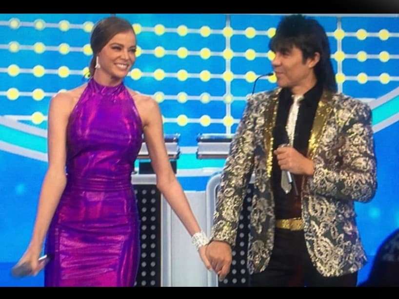 Todo comenzó a principios del 2019 cuando la modelo brasileña fue elegida para conducir, junto con él, el programa 100 Mexicanos Dijeron.