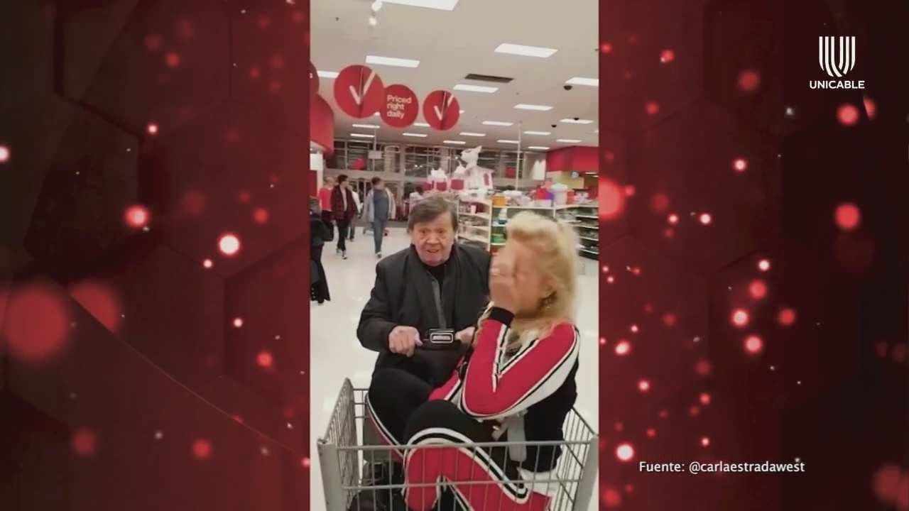 Con Permiso: Chabelo y Carla Estrada se divierten en un carrito de supermercado