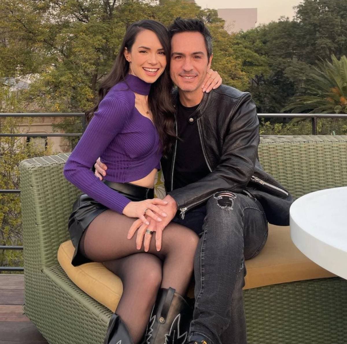 Mauricio Ochmann y Paulina Burrola presumen su amor en España