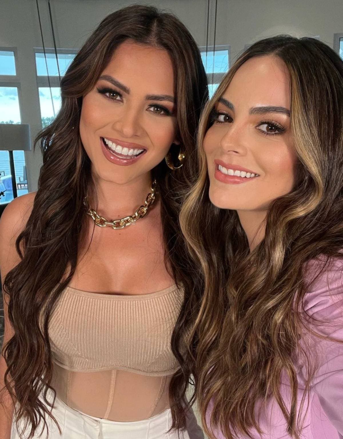 Ximena Navarrete y Andrea Meza posan por primera vez juntas