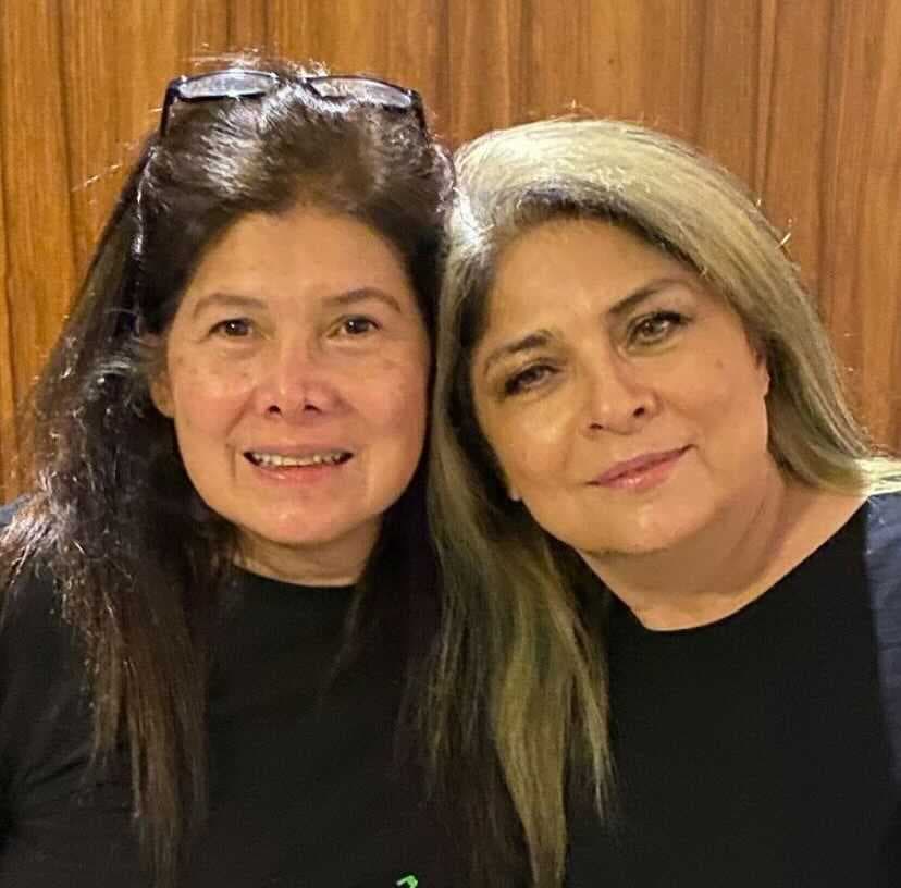 Y así finalmente, se pintó su melena hasta quedar totalmente rubia. Así lo presumió en una foto que compartió en sus redes sociales, junto a su hermana Marcela Ruffo. 
<br>
<br>África Zavala, Maribel Guardia y Adriana Fonseca fueron algunas de las celebridades que expresaron su admiración por la actriz, llenándola de piropos por el cambio. 
<br>