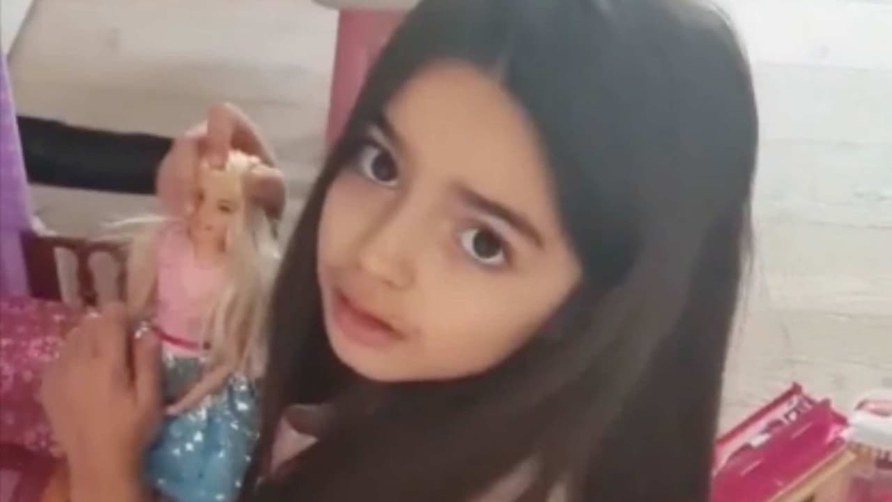 Aitana Derbez asombra a Vadhir con su manera de jugar a las muñecas: ‘¿Me explicas qué está sucediendo?’