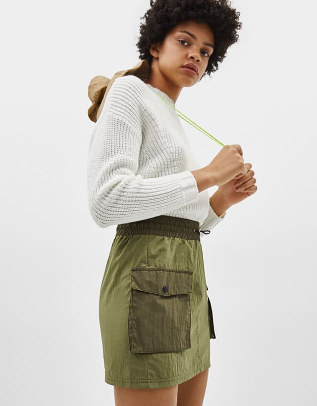 Falda tipo cargo. Marca: Bershka.