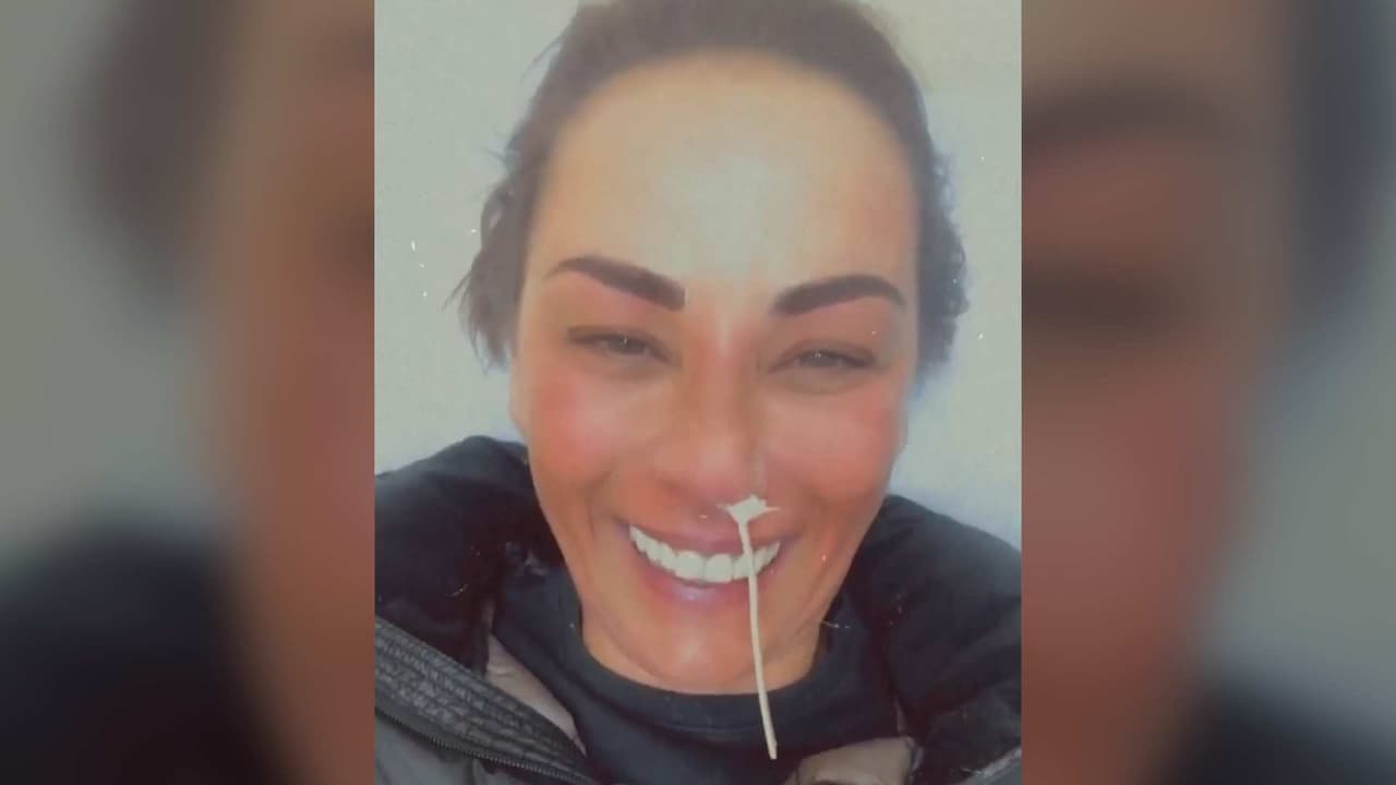 Consuelo Duval demuestra que la belleza cuesta y comparte cómo sufrió al depilarse los vellos de la nariz