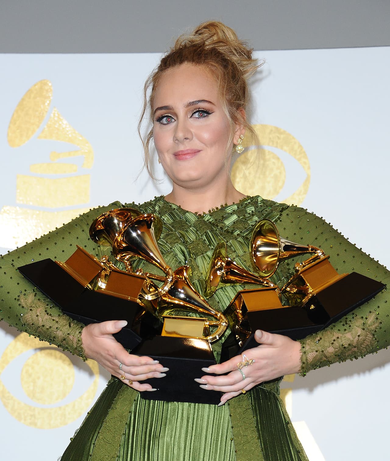 LOS ANGELES, CA - FEBRUARY 12: Singer Adele poses in the press room at the 59th GRAMMY Awards at Staples Center on February 12, 2017 in Los Angeles, California. (Photo by Jason LaVeris/FilmMagic)