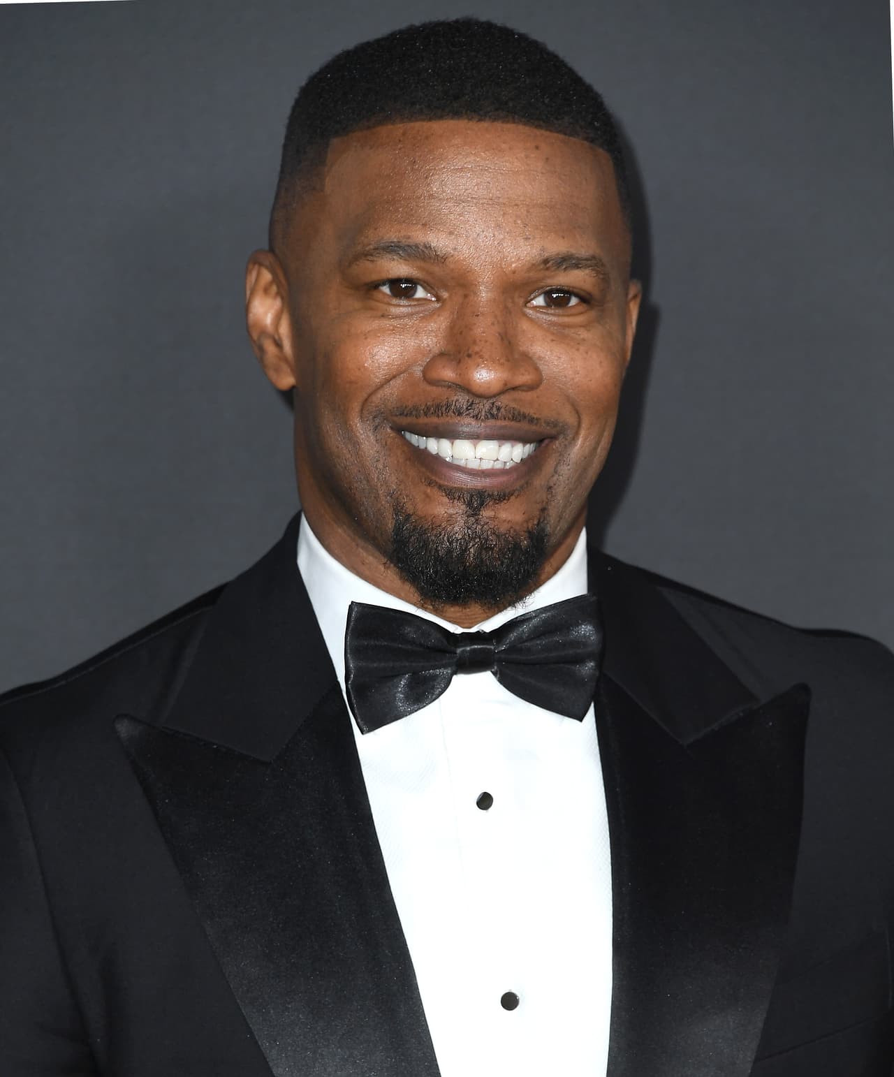 La infancia de 
<b>Jamie Foxx </b>no fue sencilla, pues cuando tenía 7 meses de edad sus papás se divorciaron y el quedo al cuidado de sus abuelos, quienes lo educaron como si fuera su propio hijo.