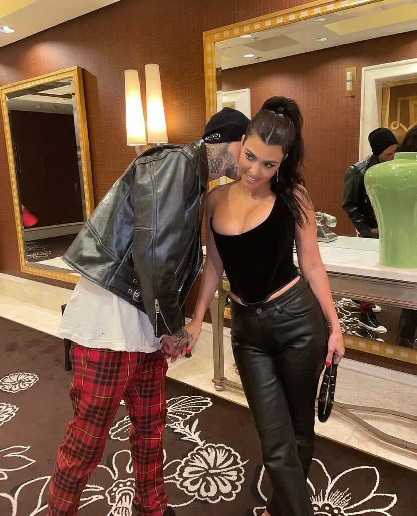 Aseguran que Kourtney Kardashian se casó con Travis Barker
