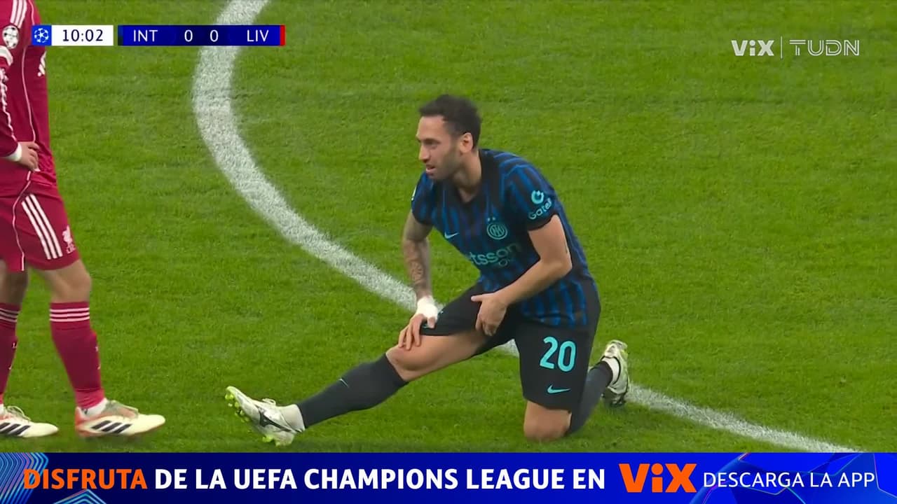 ¡Se encienden las alarmas en el Inter! Çalhanoğlu sale de cambio por lesión