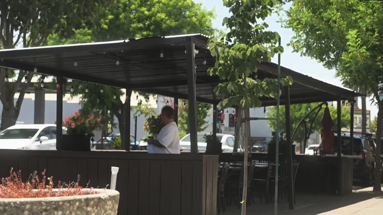 A debate el futuro de los comedores al aire libre en Woodland: junta del concilio tomará decisiones