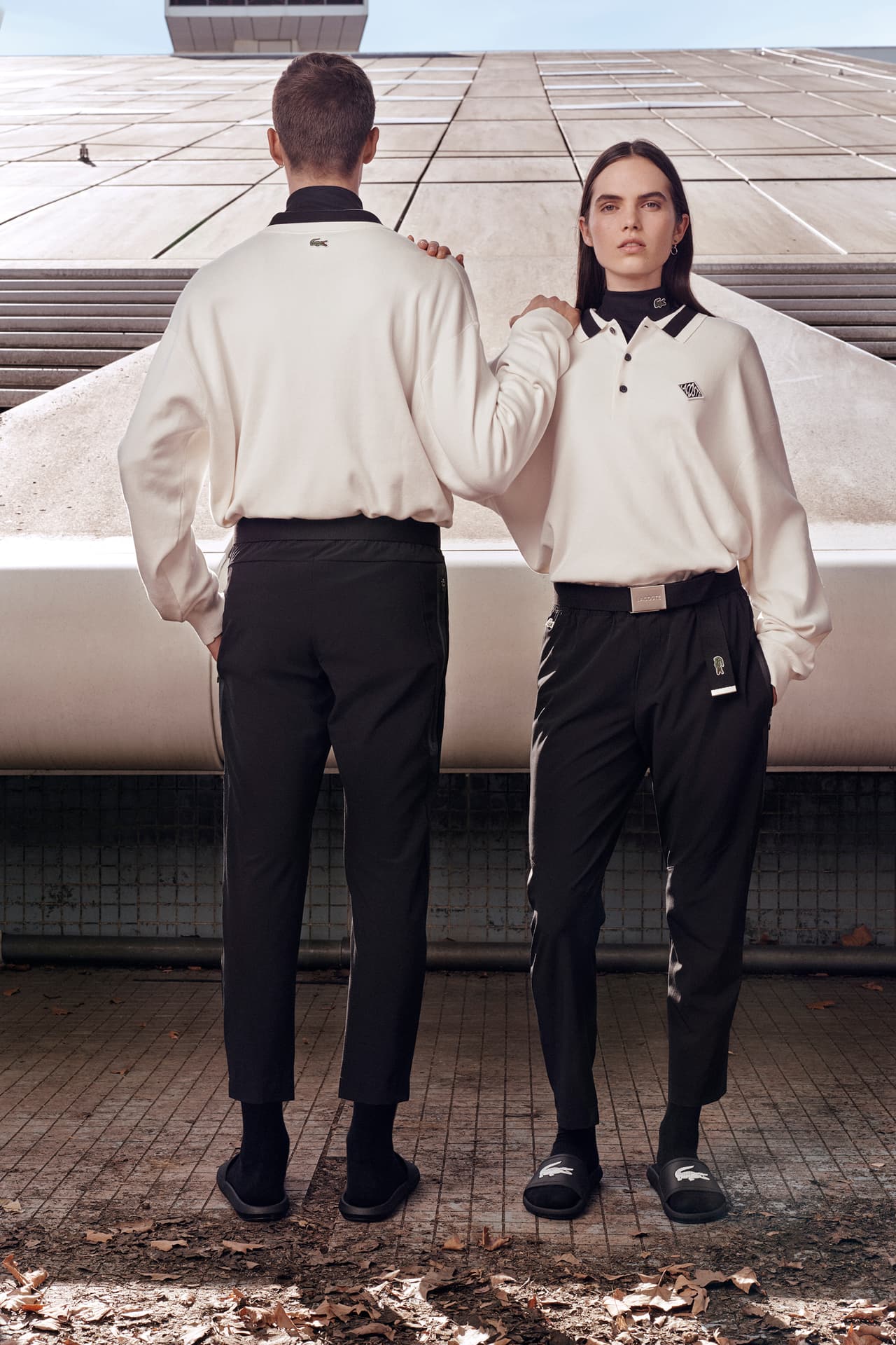 Sandalias, pantalones al tobillo y camisas de manga larga estarán de vuelta para la próxima temporada.