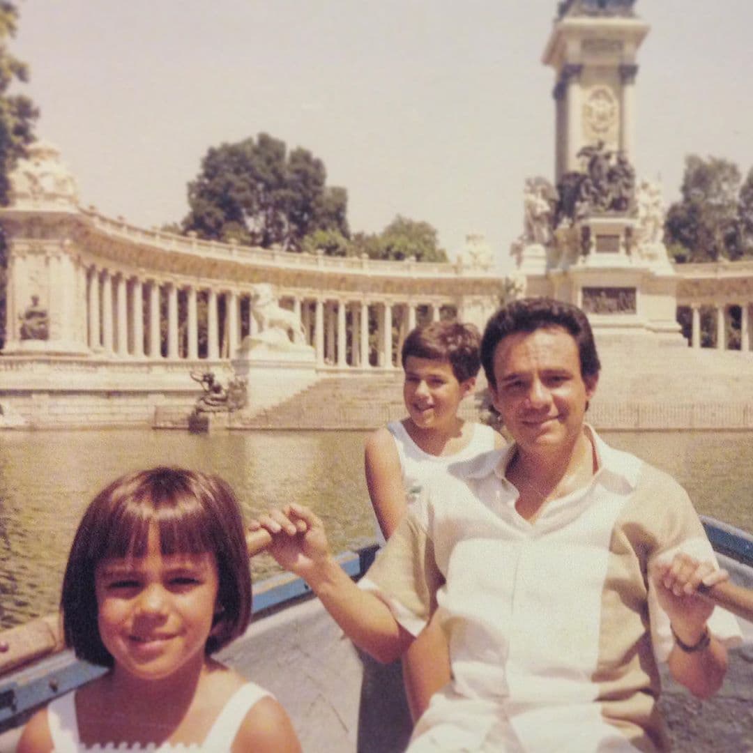 Mientras la carrera de ‘El Príncipe de la Canción’ iba en ascenso, la exmodelo y actriz mexicana se embarazó y el 15 de febrero de 1982 nació Marysol Estrella Margarita Elena, su segunda hija.