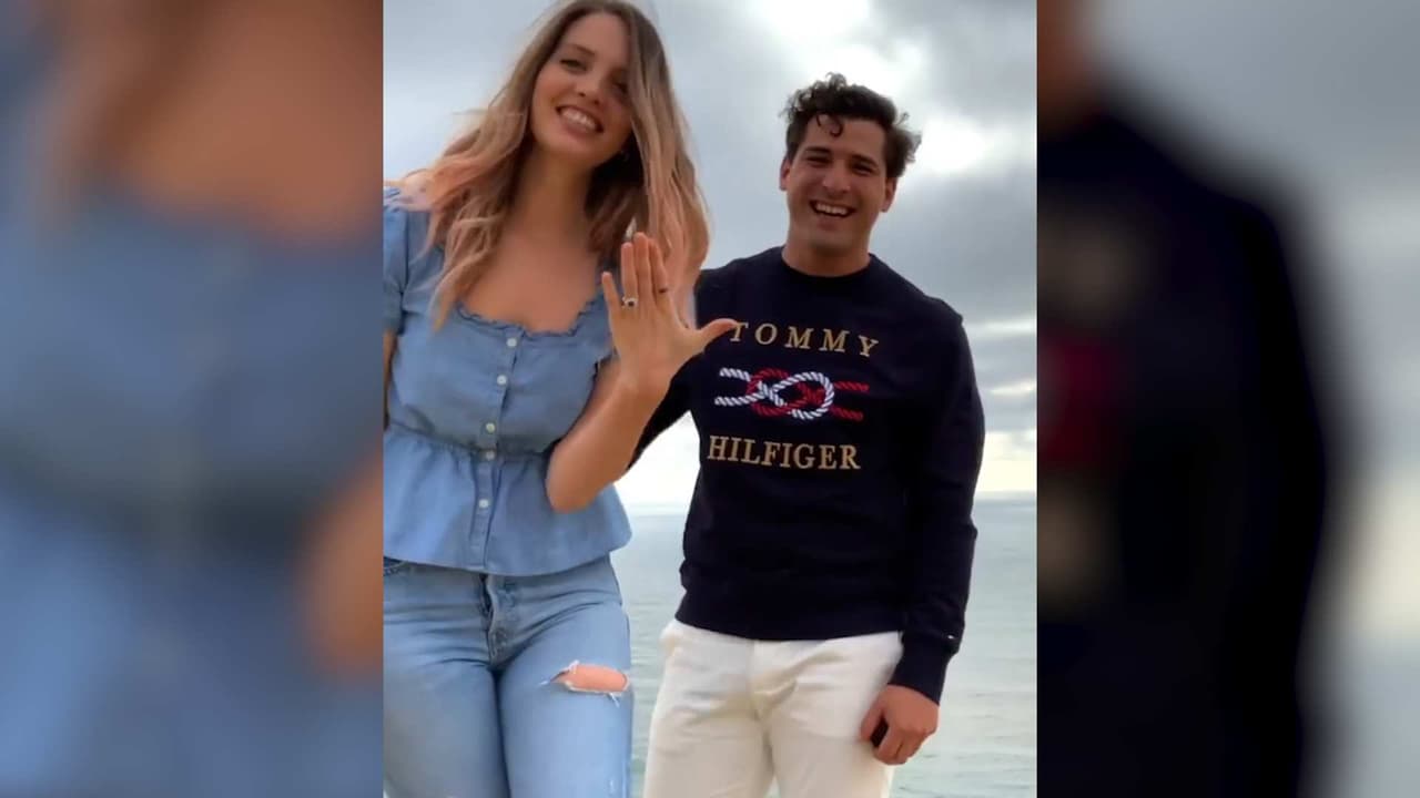 Video: Julio de ‘Reik’ le propone matrimonio a su novia, Érika Batiz, frente al mar