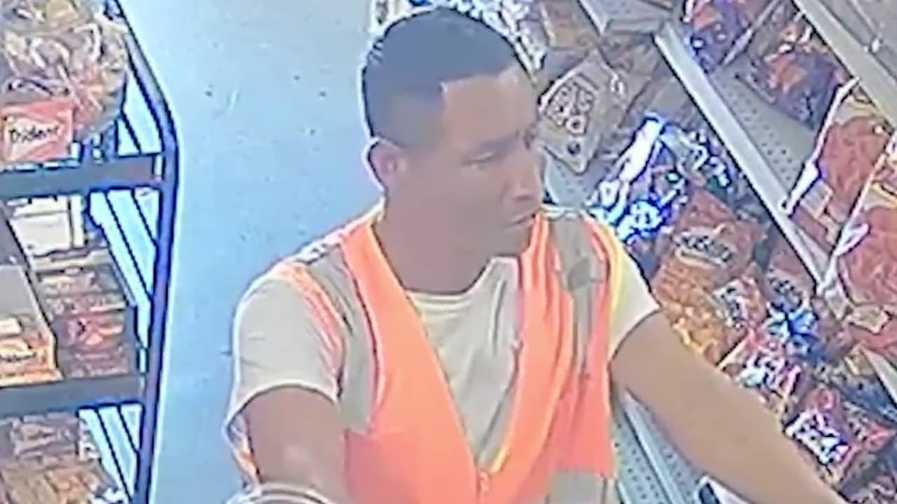 Sujeto con machete en mano asalta negocio en Stockton