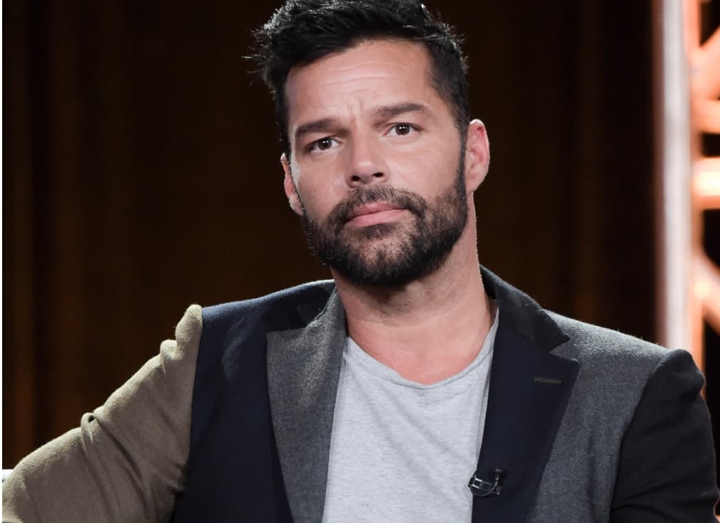 Emiten orden de restricción en contra de Ricky Martin y él responde