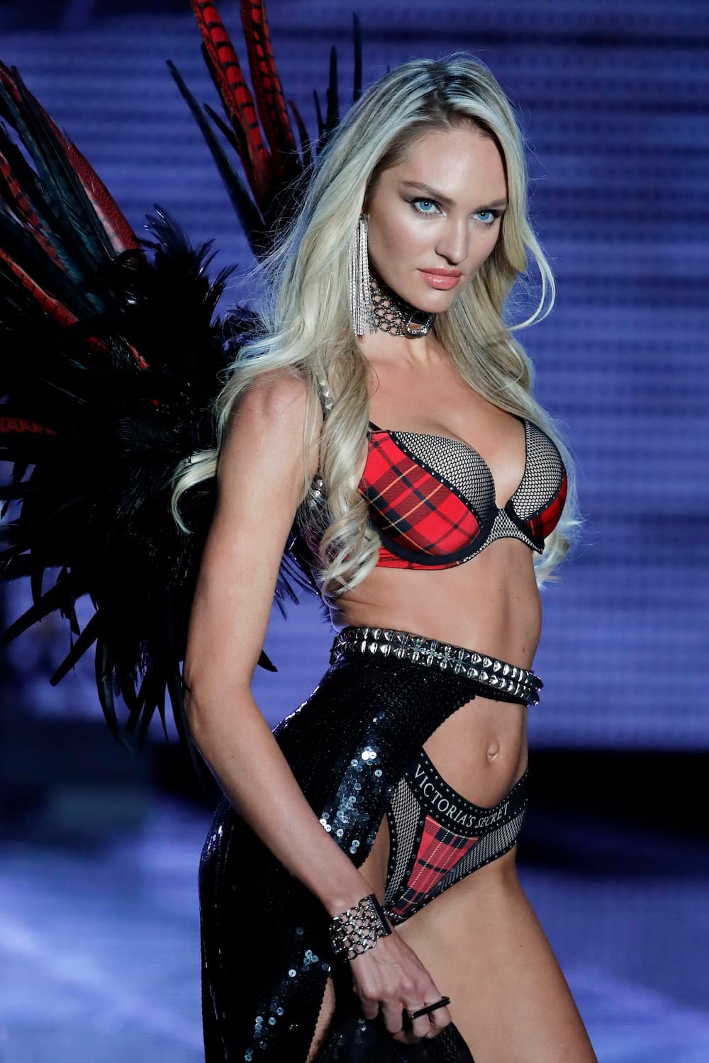Candice Swanepoel está de regreso después de convertirse en mamá