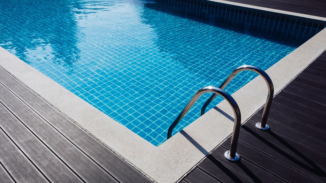 Muere menor de 2 años ahogado en la piscina de su casa en Gilbert