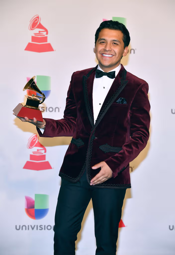 Con tan solo 23 años, Christian Nodal se ha convertido en una de las estrellas del género regional mexicano más importante de la Latinoamérica. A sus cortos 17 años, el intérprete alcanzó el éxito gracias a su indudable talento, porque lo es imposible imaginar que el cantautor pasara desapercibido entre las estrellas más importantes de su generación.