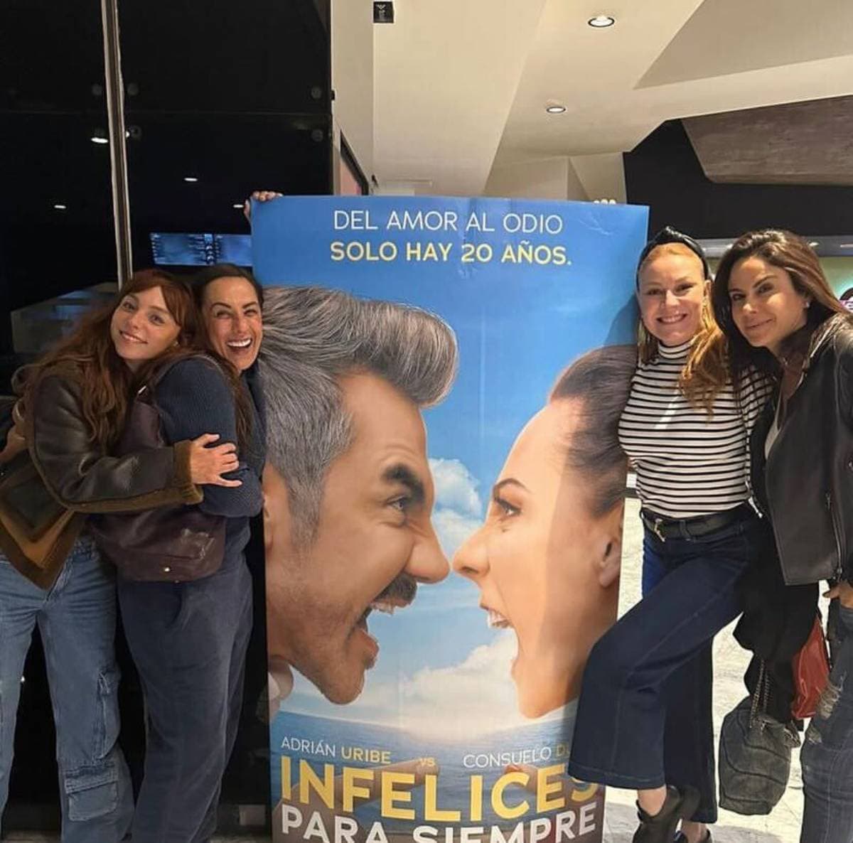 Las 'Netas Divinas' van al cine juntas y disfrutan la nueva película de Consuelo Duval