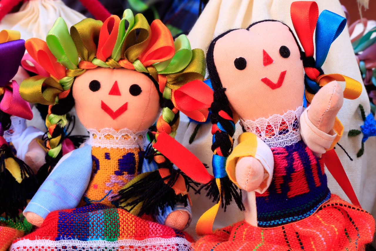 La muñeca Mazahua es conocida como "Lele", que en la lengua indigna otomí significa "bebé", o "María", sin embargo, tiene otros nombres dependiendo de la región en la que es creada, como en Guanajuato, donde es llamada "Lupita". En el 2018, la artesanía típica de Amealco, fue declarada Patrimonio Cultural de Querétaro como símbolo vigente de la herencia indígena del estado.