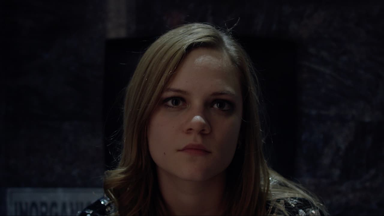 Renata (Clarisa González) es una chica conservadora, pero su amistad con Amanda y Camila la anima a pensar diferente.