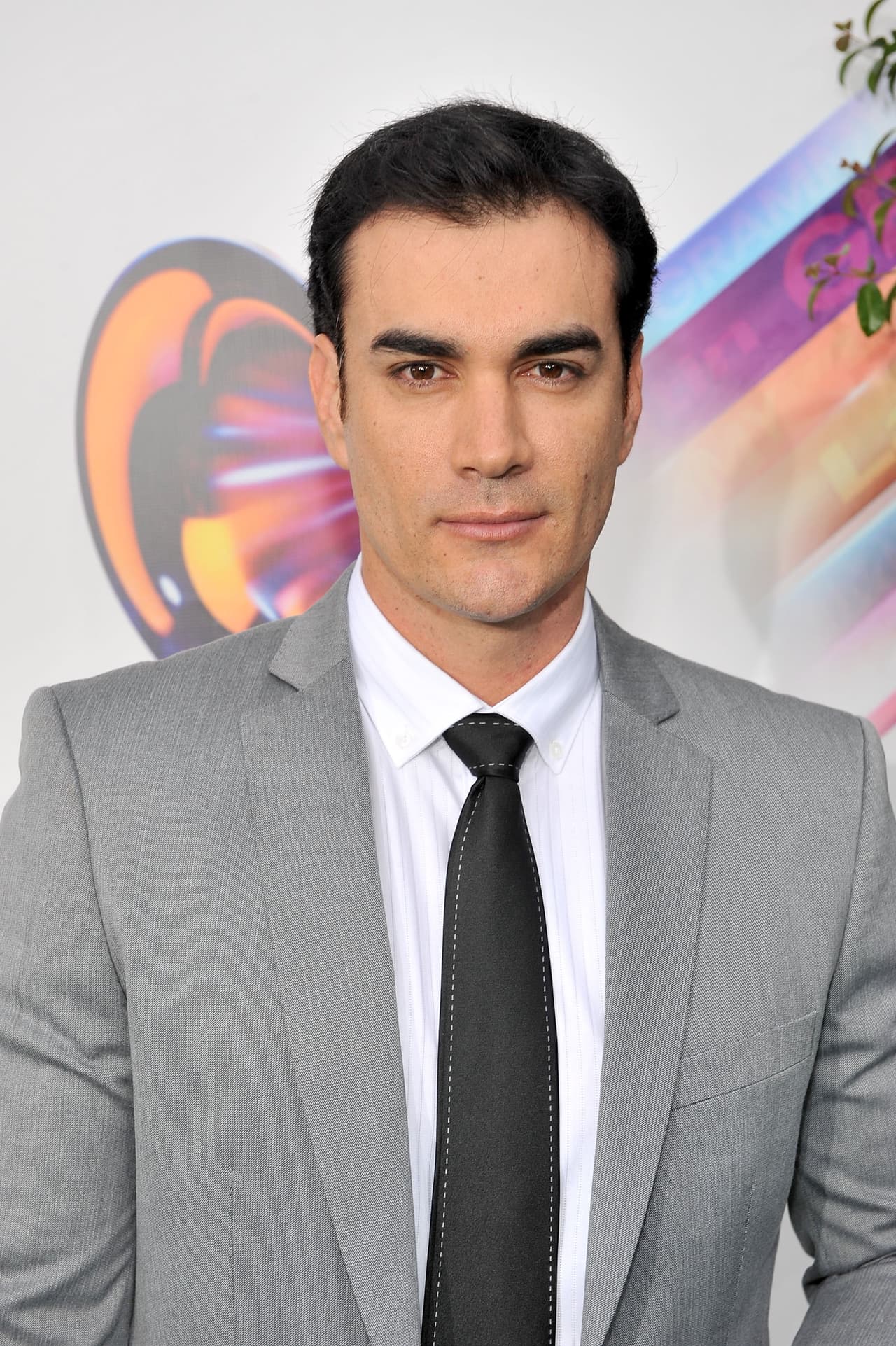 Este galán de telenovelas no sólo es una cara y un cuerpo bonito. El buen David también le echó ganas a la escuela y se graduó como licenciado en Derecho en la Universidad de Sonora antes de estudiar actuación en la Ciudad de México. En uno de sus últimos papeles en televisión, David confesó que estaba disfrutando mucho darle vida a un abogado, pues entendía perfecto de qué se trataba el papel.