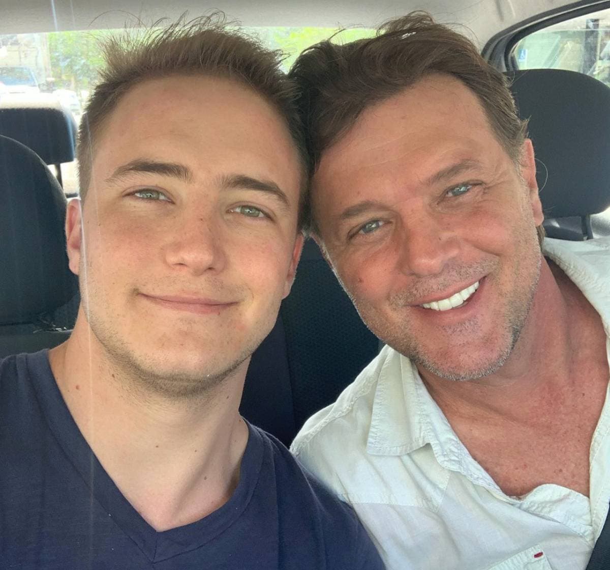 René Stickler comparte detalles de la boda de su hijo y su novio