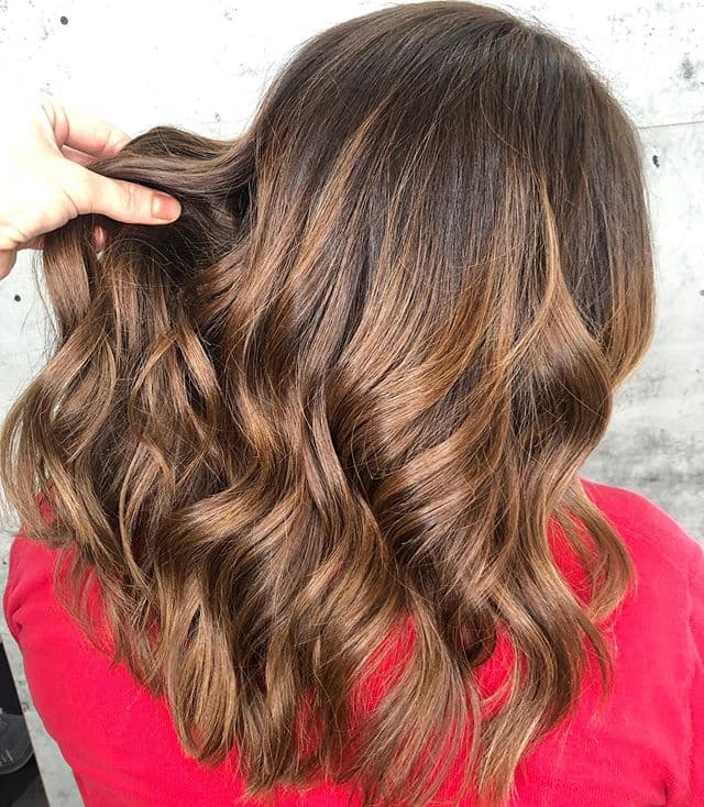 Sin duda, en cuestión de tendencias para looks de cabello, la favorita desde hace un par de temporadas es la del balayage en rubio platinado.