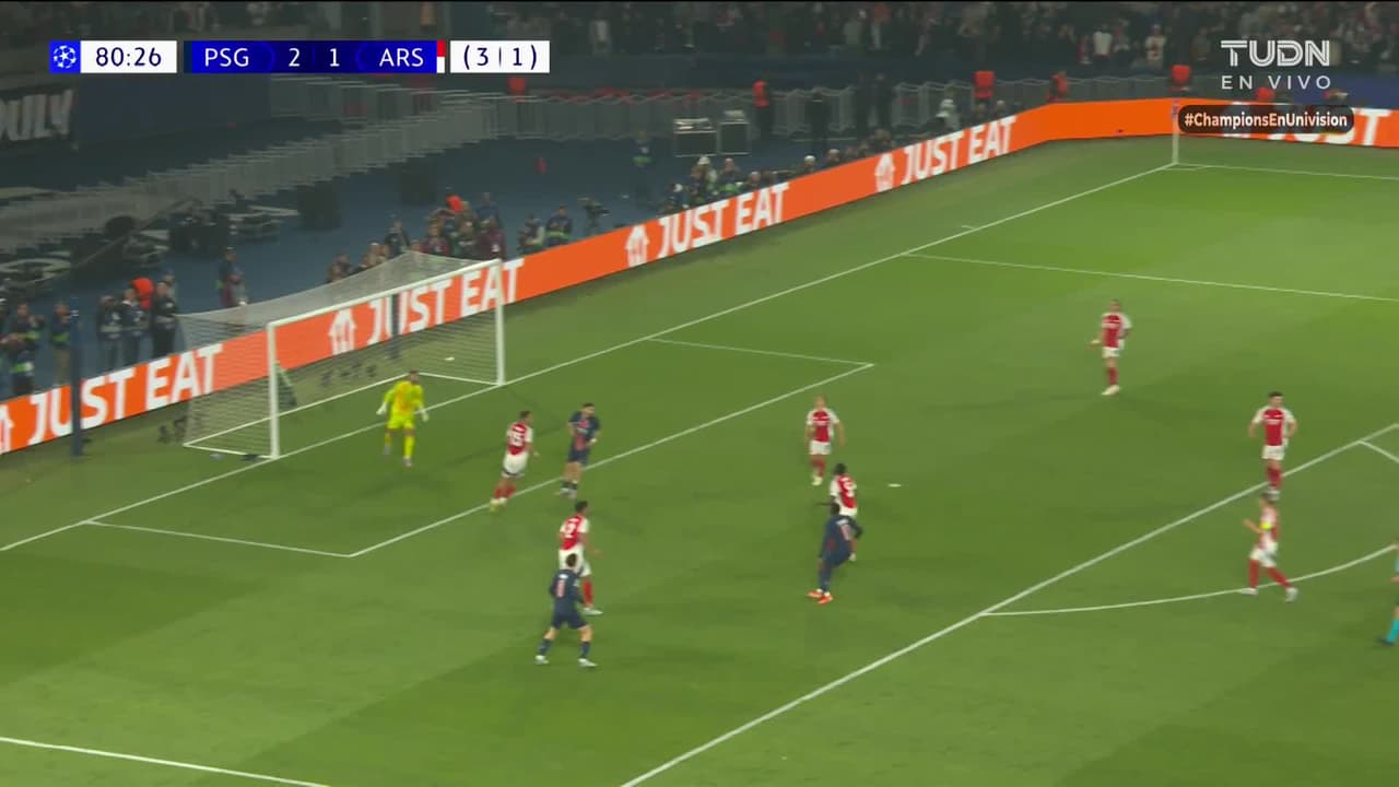 ¡TIRO ATAJADO! disparo por Ousmane Dembélé.
