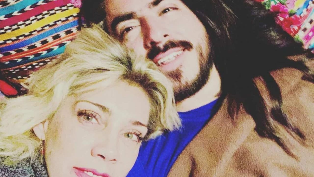El Rey Grupero capta durmiendo a Cynthia Klitbo y exhibe sus ronquidos