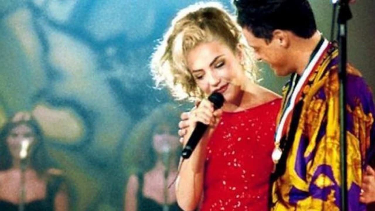 Revive la vez en la que Luis Miguel le plantó semejante besote a Thalía en pleno escenario
