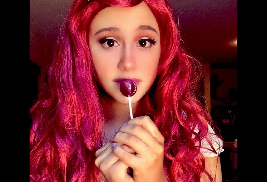 Paige ha retomado distintos looks de Ariana Grande, como el que la también actriz usó en la serie de "Victorious".