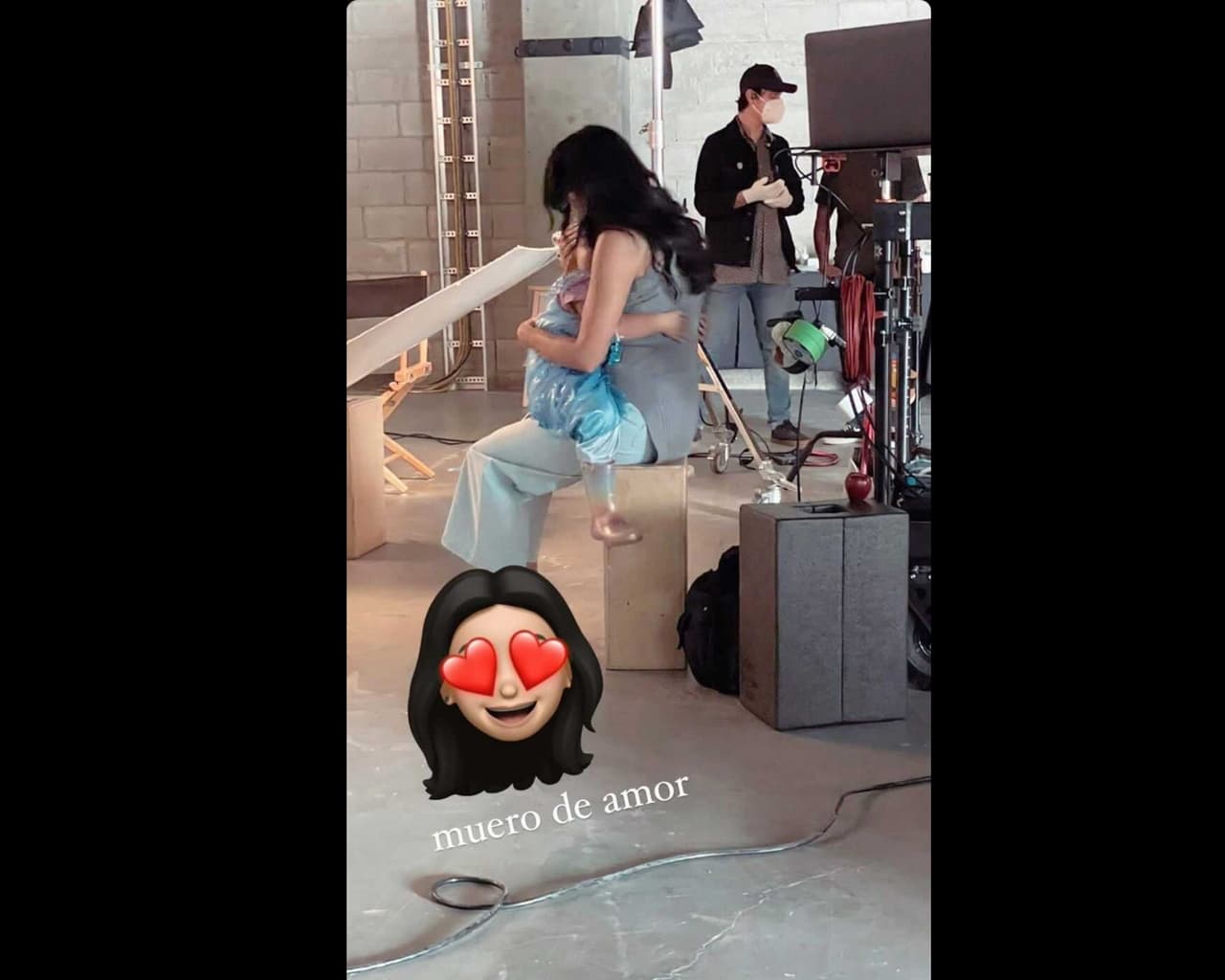 Aislinn Derbez muestra a Kailani modelando
