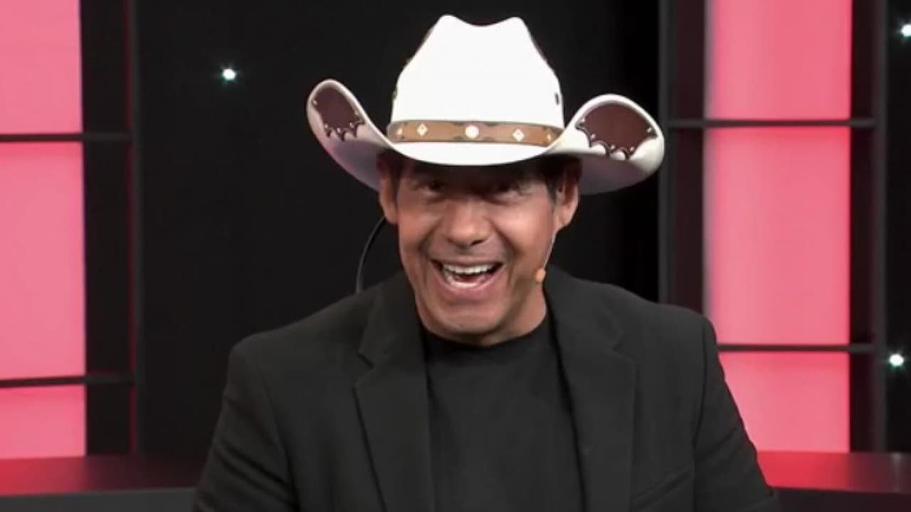 Yordi Rosado se pone hasta sombrero para bailar "El Calabaceado"