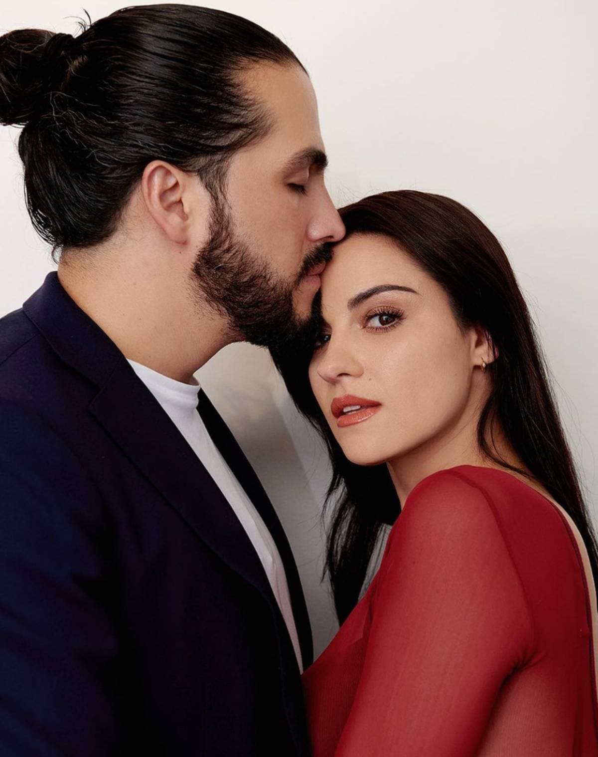 Maite Perroni y Andrés Tovar posan por primera vez juntos en la portada de una revista