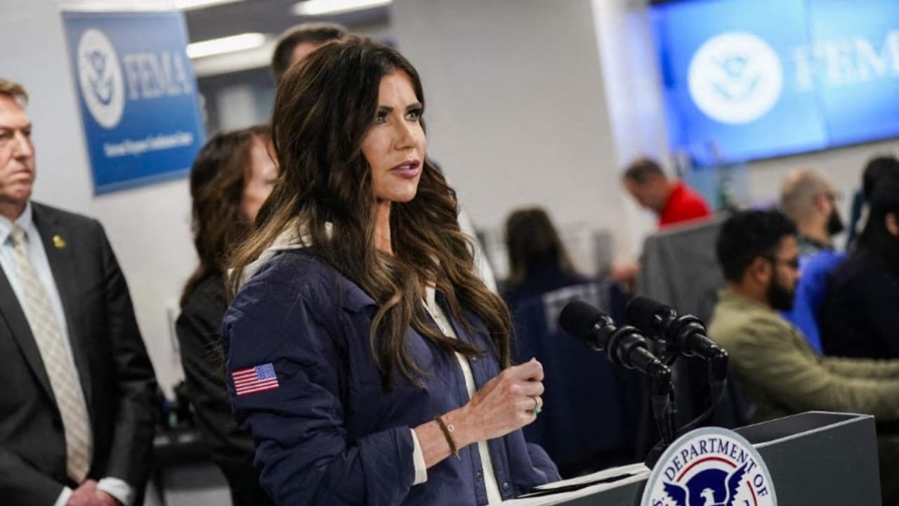 Demócratas amenazan con juicio político a Kristi Noem; Casa Blanca admite fallas en caso Alex Pretti