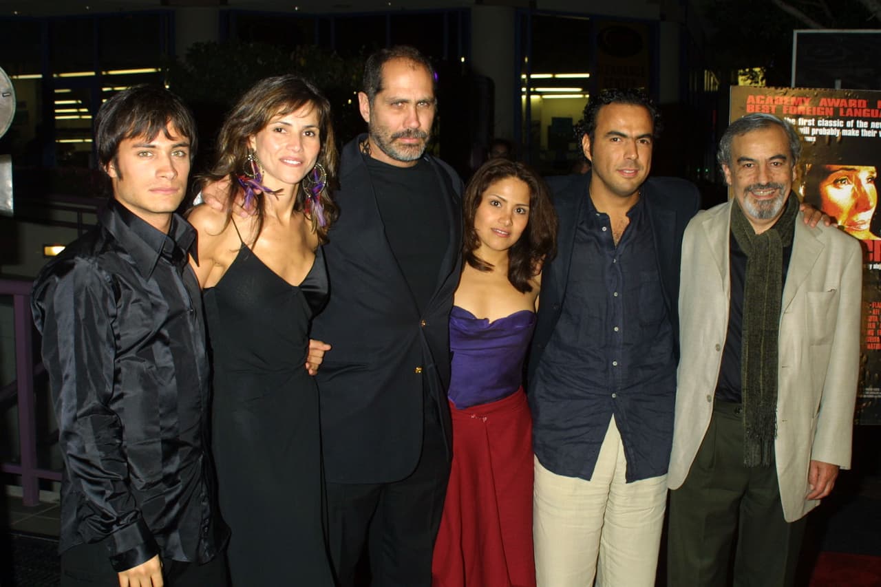 La amistad que se consagró con Amores Perros, uno de los éxitos más grandes del cine mexicano, terminó con el Festival de Cannes del 2007, cuando en la presentación de la película Babel, Arriaga pretendió que Iñárritu reconociera una autoría compartida del filme. Sin tener mucho éxito en su exigencia, Iñárritu subió el tono de la pelea verbal al reclamarle a Arriaga a través de una carta publicada en la revista Chilango donde decía: